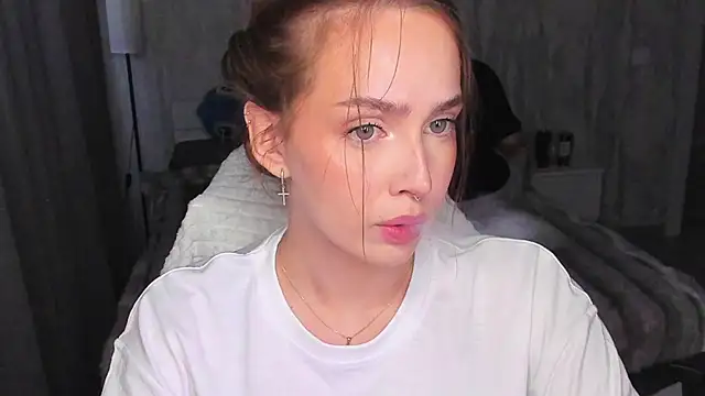 Snapshot of YaraKroft_ chatting on 07-14-26, 10:43 YaraKroft online show from 07-14-26, 10:43