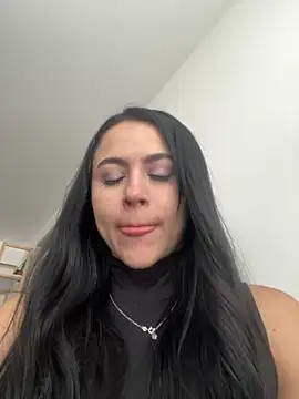 Snapshot of CoralineKam1 chatting on 01-05-25, 03:55 CoralineKam1 online show from 01-05-25, 03:55