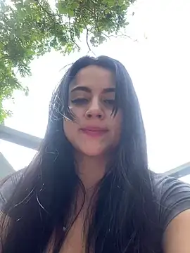 Snapshot of CoralineKam1 chatting on 01-24-25, 03:45 CoralineKam1 online show from 01-24-25, 03:45