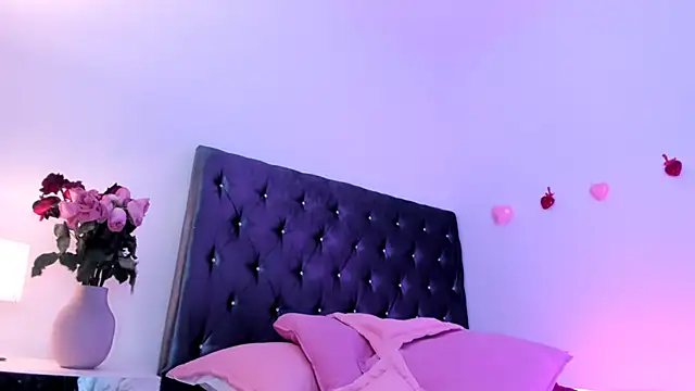 Snapshot of CoralineKam1 chatting on 02-15-25, 12:04 CoralineKam1 online show from 02-15-25, 12:04