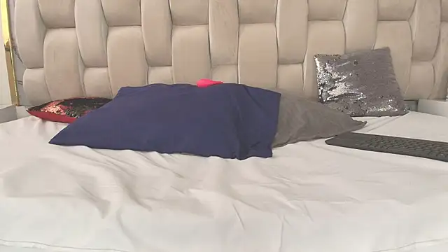 Hanna lens online show from 04-15-26, 07:58