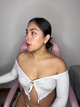 Snapshot of _Danaa chatting on 03-21-25, 07:13  Danaa online show from 03-21-25, 07:13