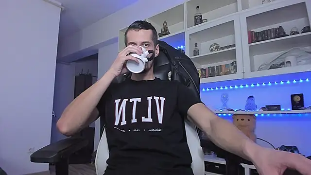 Snapshot of ToddClaytonn chatting on 12-03-24, 07:33 ToddClaytonn online show from 12-03-24, 07:33