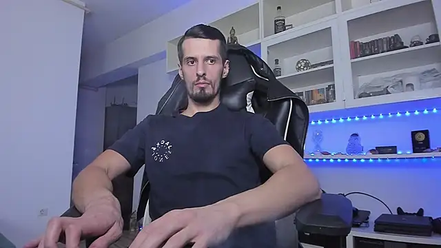 Snapshot of ToddClaytonn chatting on 12-08-24, 07:32 ToddClaytonn online show from 12-08-24, 07:32