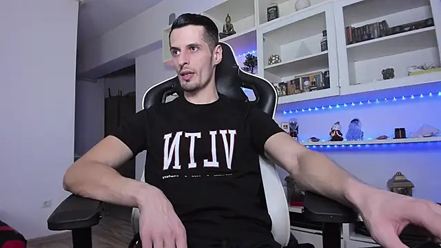 Snapshot of ToddClaytonn chatting on 01-06-25, 11:42 ToddClaytonn online show from 01-06-25, 11:42