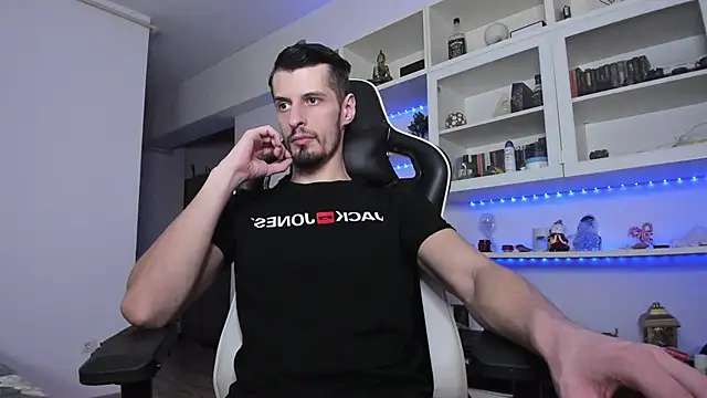 Snapshot of ToddClaytonn chatting on 02-25-25, 07:09 ToddClaytonn online show from 02-25-25, 07:09