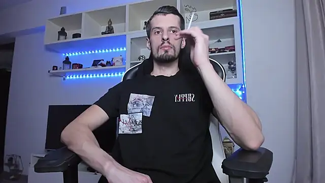 Snapshot of ToddClaytonn chatting on 10-25-25, 09:20 ToddClaytonn online show from 10-25-25, 09:20