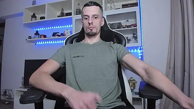 Snapshot of ToddClaytonn chatting on 11-06-25, 01:50 ToddClaytonn online show from 11-06-25, 01:50