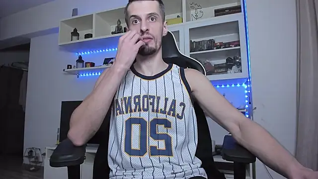 Snapshot of ToddClaytonn chatting on 11-17-25, 06:30 ToddClaytonn online show from 11-17-25, 06:30