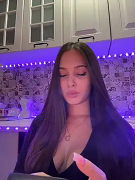 EricaWalls online show from 12-22-24, 03:33