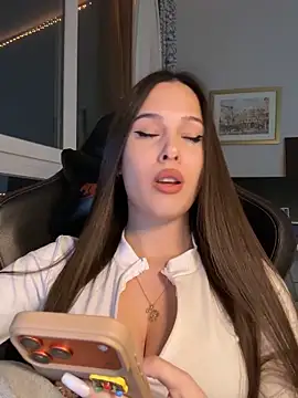 Snapshot of EricaWalls chatting on 03-11-26, 07:53 EricaWalls online show from 03-11-26, 07:53