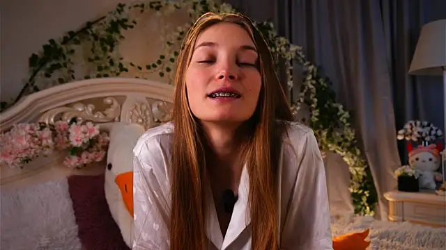 MonaEldon online show from 12-04-25, 02:21