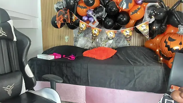 Danna topless online show from 10-22-25, 12:05