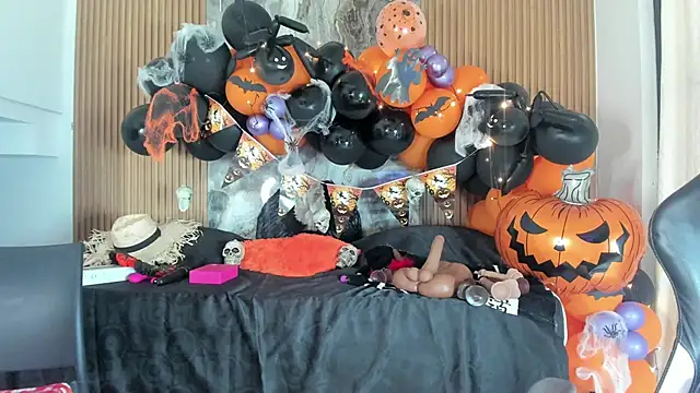 Danna topless online show from 10-31-25, 12:06