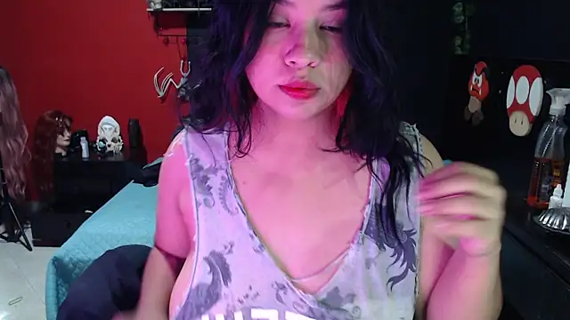 Snapshot of MaggaCass chatting on 12-13-24, 04:33 MaggaCass online show from 12-13-24, 04:33