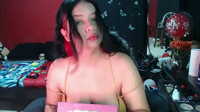 Snapshot of MaggaCass chatting on 02-16-25, 01:58 MaggaCass online show from 02-16-25, 01:58