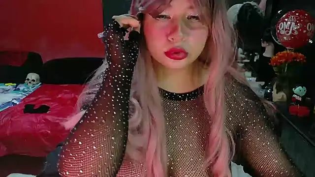 Snapshot of MaggaCass chatting on 02-23-25, 12:30 MaggaCass online show from 02-23-25, 12:30