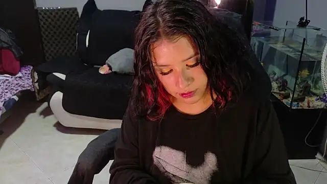 Snapshot of MaggaCass chatting on 11-21-25, 02:21 MaggaCass online show from 11-21-25, 02:21