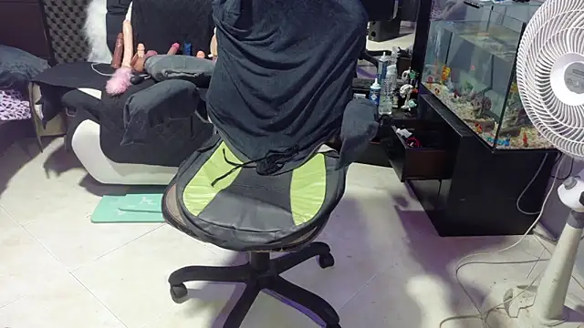 Snapshot of MaggaCass chatting on 11-23-25, 07:35 MaggaCass online show from 11-23-25, 07:35