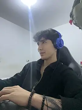 gojo satoru 18 online show from 04-23-26, 02:02