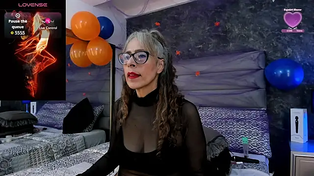 Snapshot of Bella_Evans_ chatting on 10-29-25, 06:53 Bella Evans online show from 10-29-25, 06:53