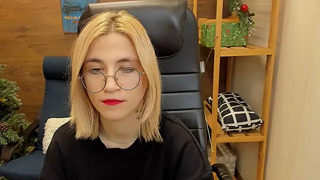 Moon13152 online show from 12-25-24, 01:20