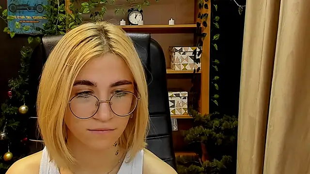 Moon13152 online show from 12-31-24, 01:36