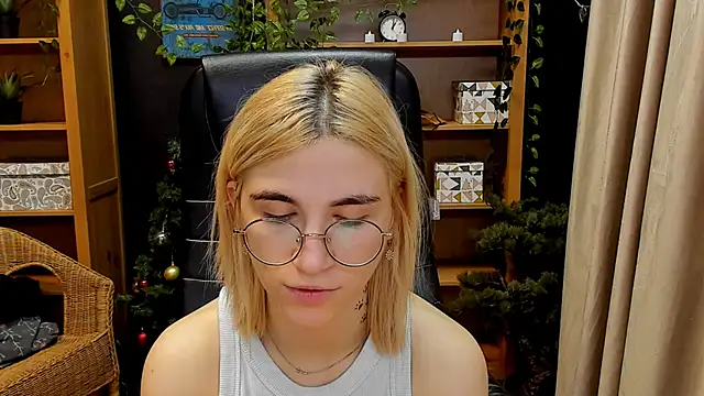 Moon13152 online show from 01-02-25, 06:18