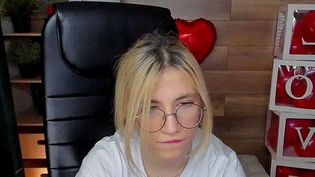 Moon13152 online show from 02-15-25, 12:26