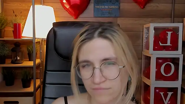 Moon13152 online show from 02-28-25, 10:28