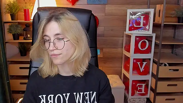 Moon13152 online show from 03-07-25, 12:48