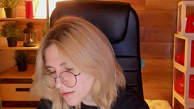 Moon13152 online show from 03-07-25, 03:51