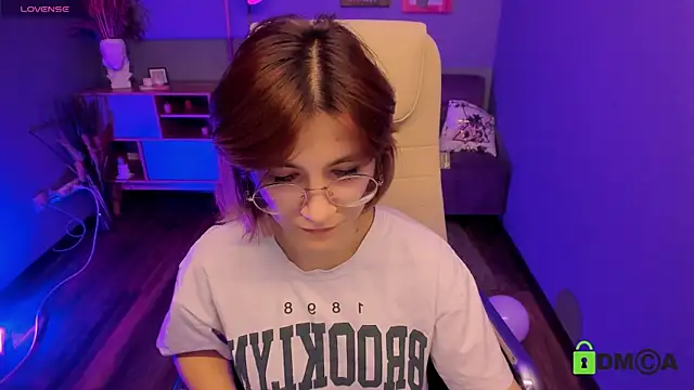 Moon13152 online show from 11-16-25, 03:28