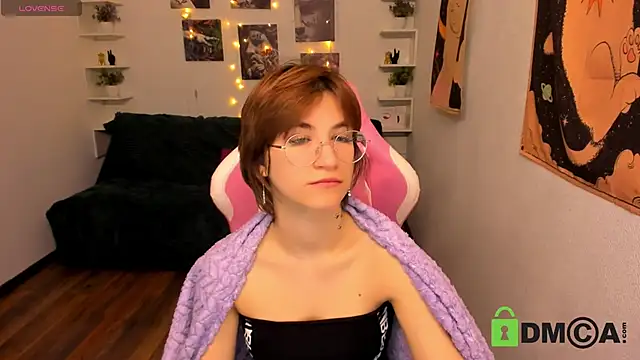 Moon13152 online show from 11-19-25, 09:26