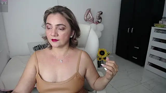 Chiraz hasnaa online show from 01-25-25, 10:39