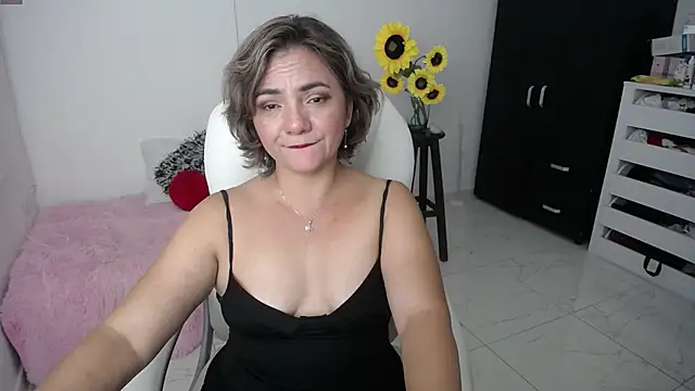 Chiraz hasnaa online show from 02-22-25, 01:55