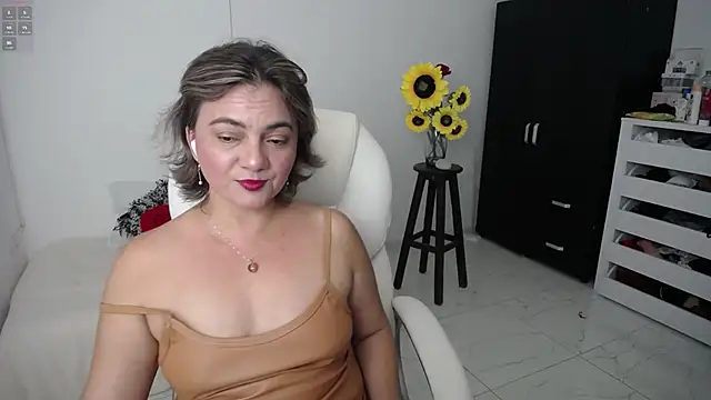 Chiraz hasnaa online show from 03-09-25, 11:25