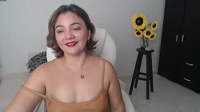 Chiraz hasnaa online show from 03-21-25, 12:51