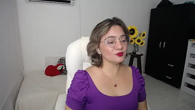 Chiraz hasnaa online show from 03-22-25, 11:31