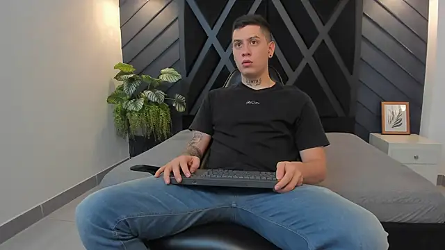 Yeiko Romero  online show from 12-27-24, 11:21