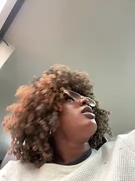 TIFFANYYSTAR online show from 03-04-25, 05:03