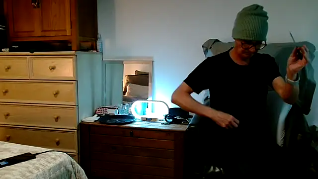 ImYourXtoy online show from 05-19-26, 02:01