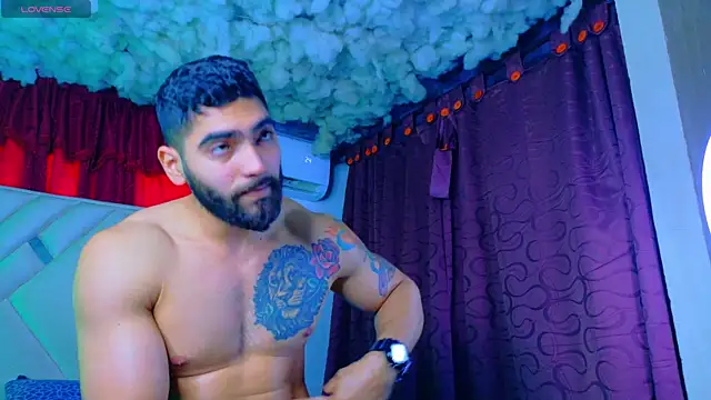 Snapshot of Rich_boy01 chatting on 05-15-26, 02:13 Rich boy01 online show from 05-15-26, 02:13