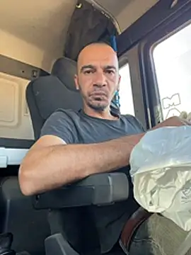 donnuozfutura online show from 11-11-25, 01:22