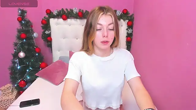 Snapshot of MollyMeltorr chatting on 12-21-24, 04:19 MollyMeltorr online show from 12-21-24, 04:19