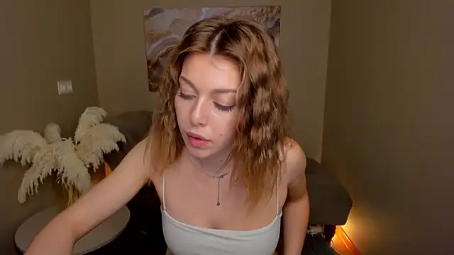 Snapshot of MollyMeltorr chatting on 10-17-25, 08:39 MollyMeltorr online show from 10-17-25, 08:39