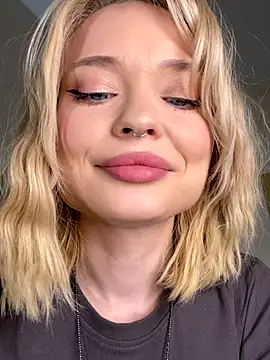 Snapshot of dollfromvenus chatting on 09-25-25, 04:32 dollfromvenus online show from 09-25-25, 04:32