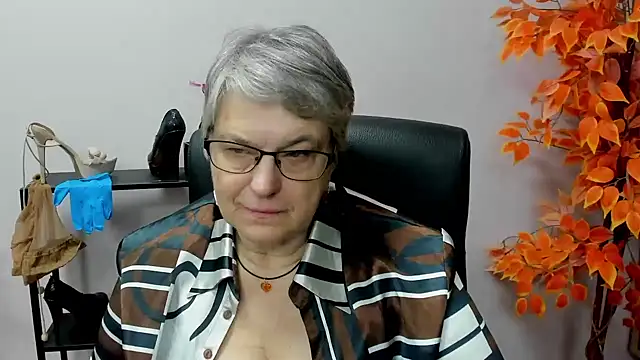 Snapshot of IrisDream chatting on 12-11-24, 01:49 IrisDream online show from 12-11-24, 01:49