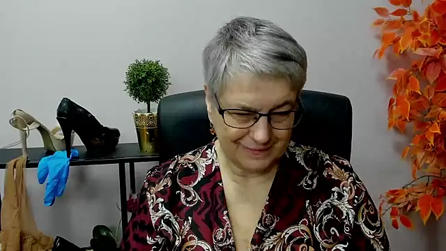 Snapshot of IrisDream chatting on 12-19-24, 07:18 IrisDream online show from 12-19-24, 07:18