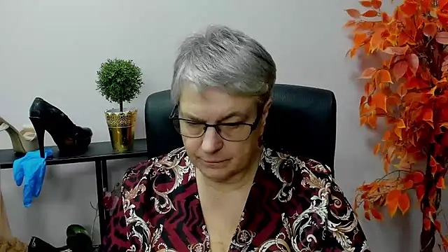 Snapshot of IrisDream chatting on 12-19-24, 10:24 IrisDream online show from 12-19-24, 10:24